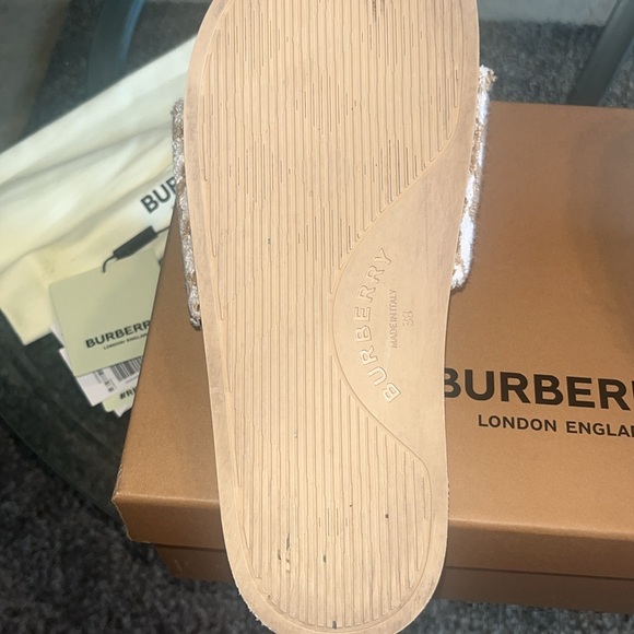 Authentic furley Burberry Slides - Picture 5 of 13